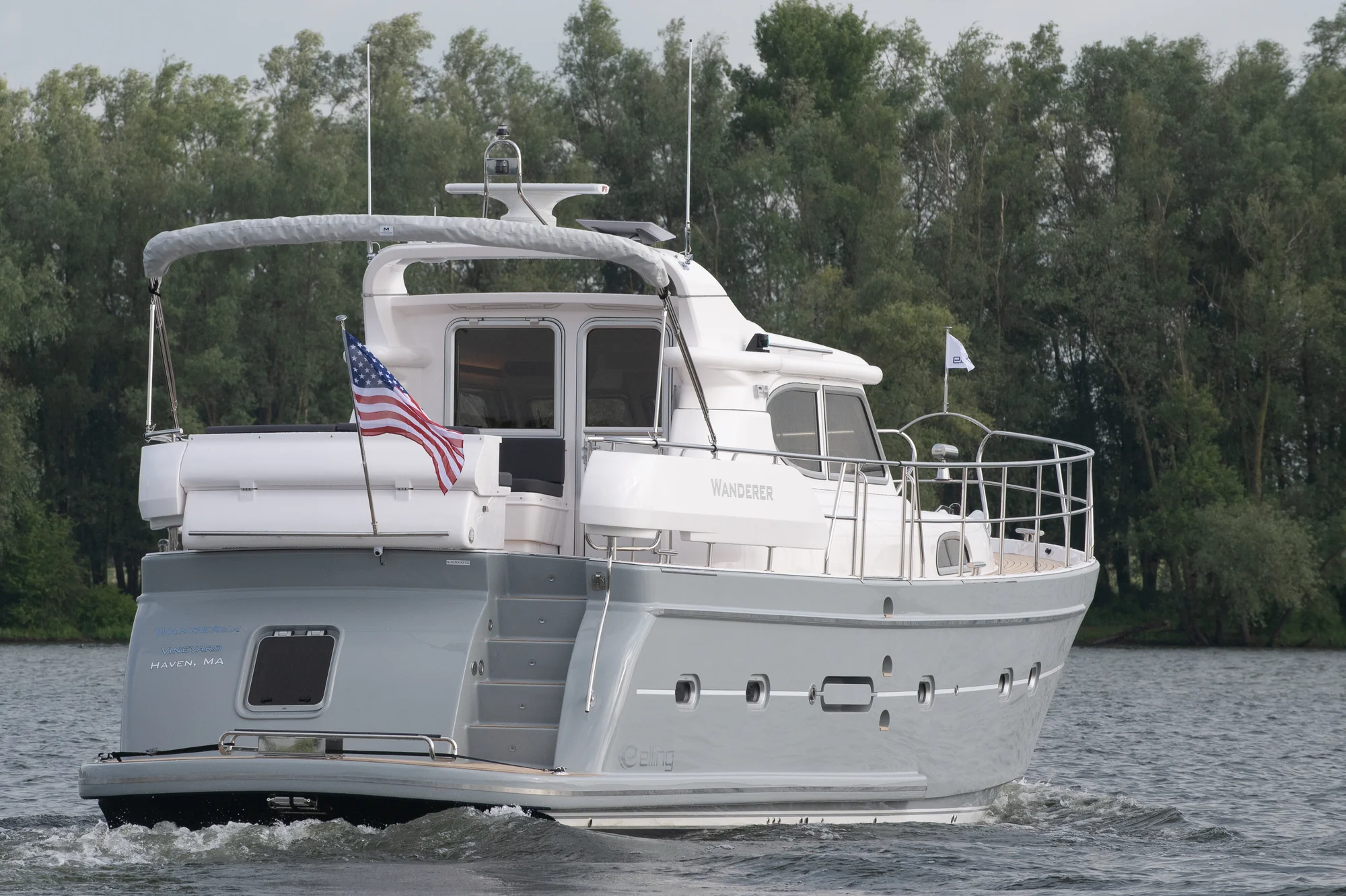 E4-343 viewed from the stern quarter, showing the swim platform, steps and aft deck.