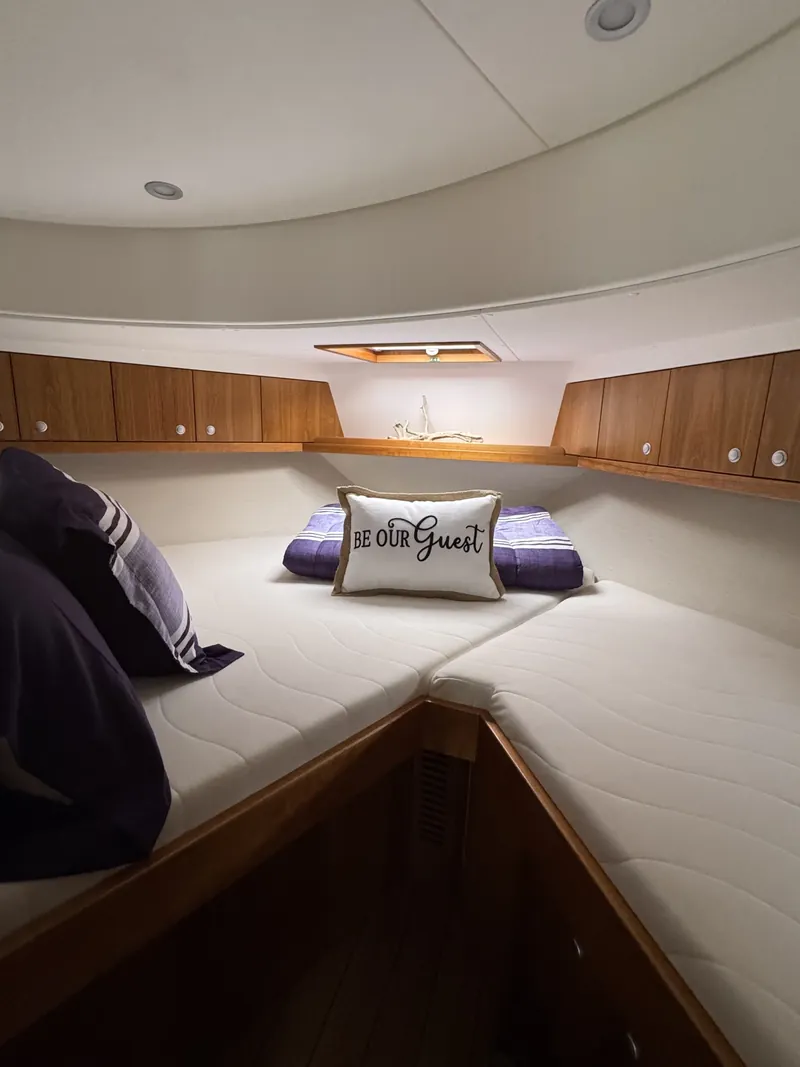 Forward guest cabin aboard Wanderer